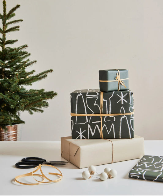 Scandi Christmas Wrap | 5 Sheets & Ceramic Tag